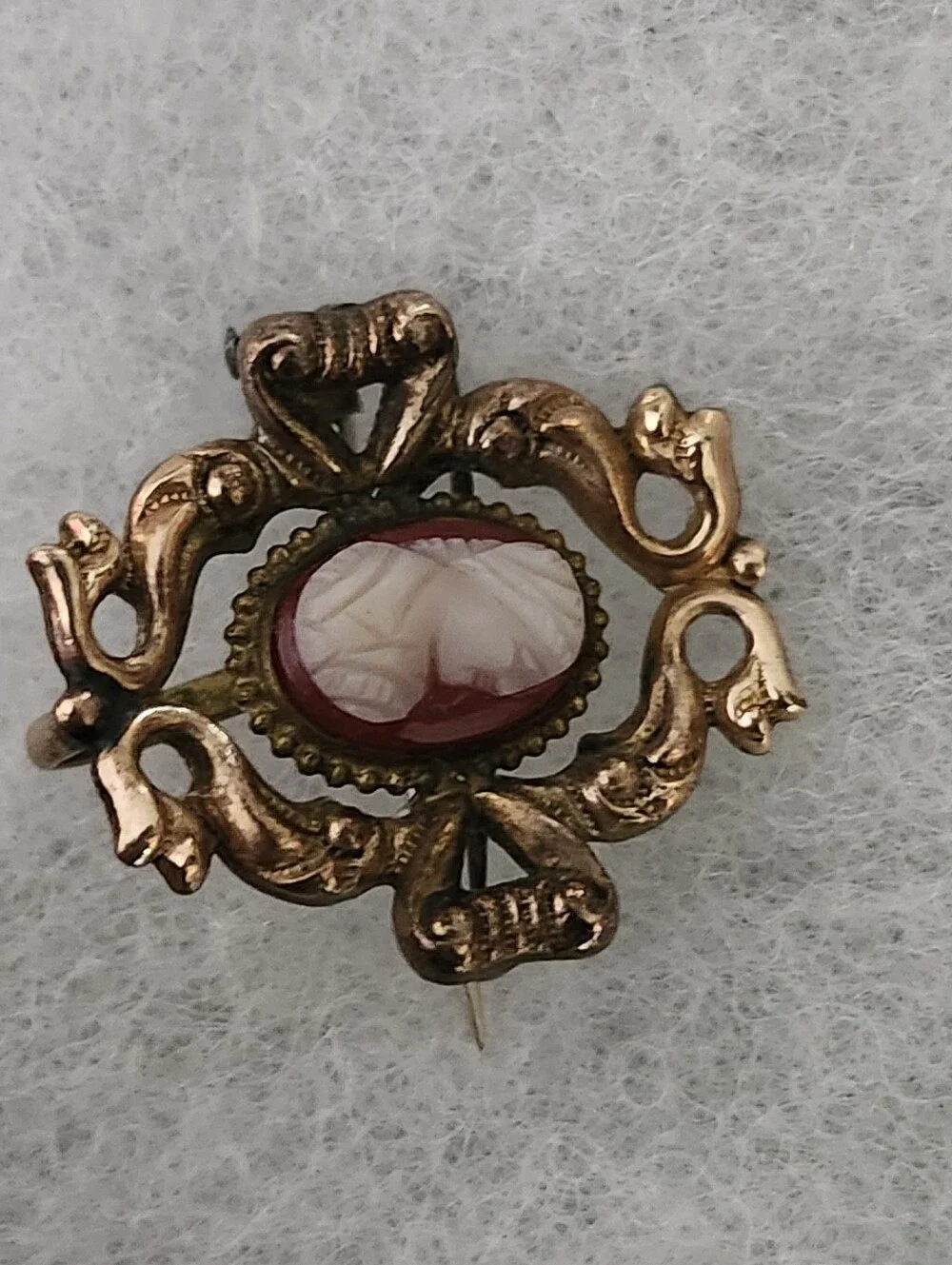 Vintage Gold Tone Cameo Brooch with Pink Shell Cameo